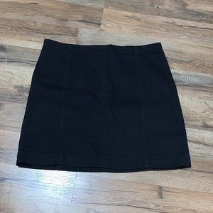 BLACK MINI SKIRT